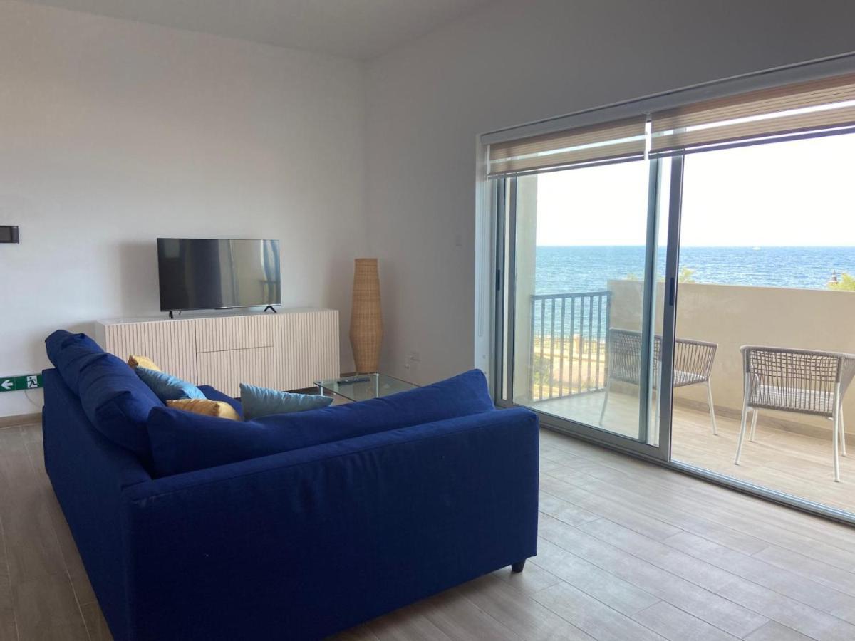 Beachfront Apartment *